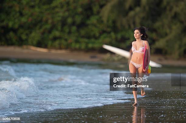 attractive hawaiian female surfer at the beach - hanalei national wildlife refuge stock pictures, royalty-free photos & images