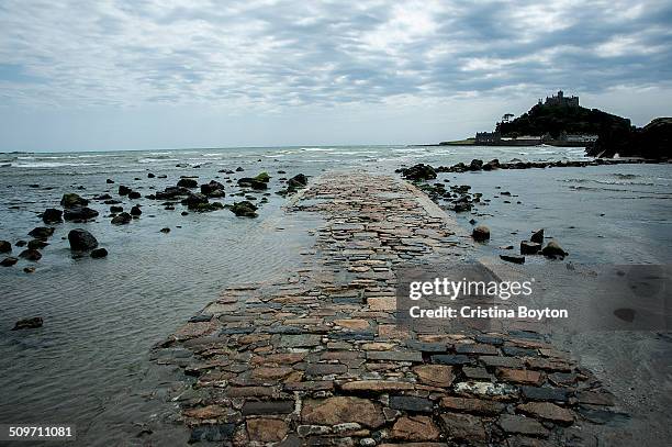 cornish footpath at high tide - high tide stock pictures, royalty-free photos & images