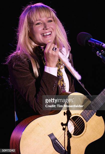 Jewel performs part of her Summer Tour 2004 on June 17, 2004 at the Mountain Winery, in Saratoga, California.