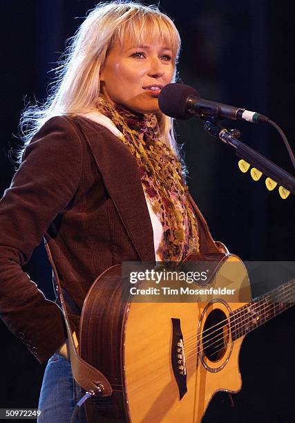 Jewel performs part of her Summer Tour 2004 on June 17, 2004 at the Mountain Winery, in Saratoga, California.