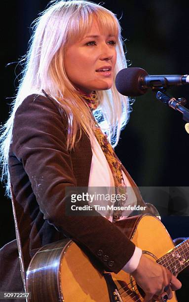 Jewel performs part of her Summer Tour 2004 on June 17, 2004 at the Mountain Winery, in Saratoga, California.