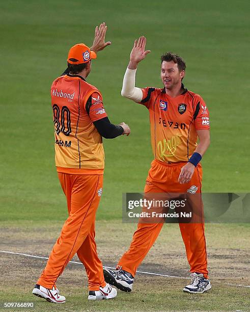 Brett Lee of Virgo Super Kings celebrates the wicket of Neil Carter of Leo Lions with team-mate Jacob Oram during the Oxigen Masters Champions League...