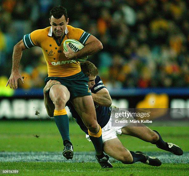 Joe Roff of Australia in action during the Hopetoun Cup test match between the Australian Wallabies and Scotland at Telstra Stadium June 19, 2004 in...