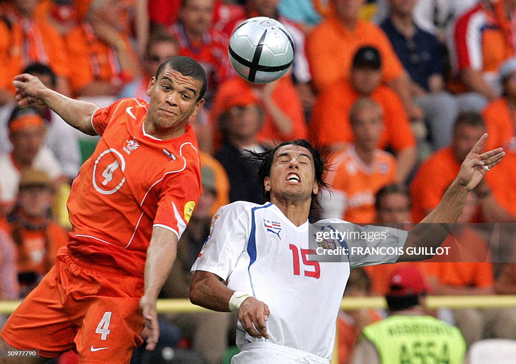 Netherlands' defender Wilfred Bouma (L)