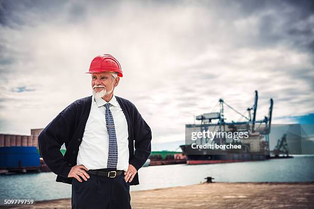 engineer at commercial dock - commercial dock stockfoto's en -beelden