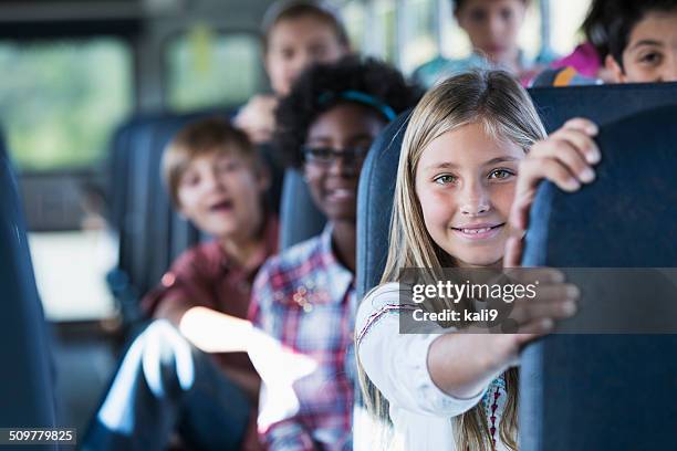 niños montando autobús de colegio - vehicle interior fotografías e imágenes de stock