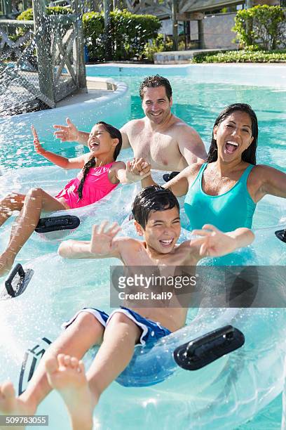 familie im wasserpark - asian water splash stock-fotos und bilder