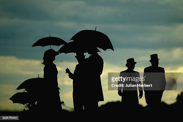 racegoers - top hat stock pictures, royalty-free photos & images
