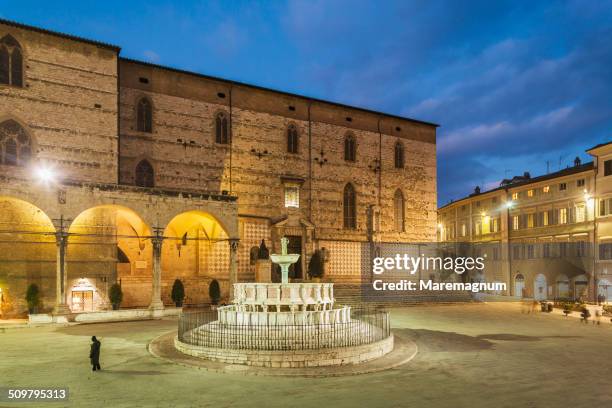 piazza iv novembre - perugia foto e immagini stock