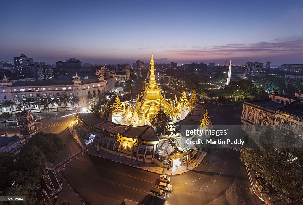 Myanmar, Yangon, Sule Pagoda at sunrise