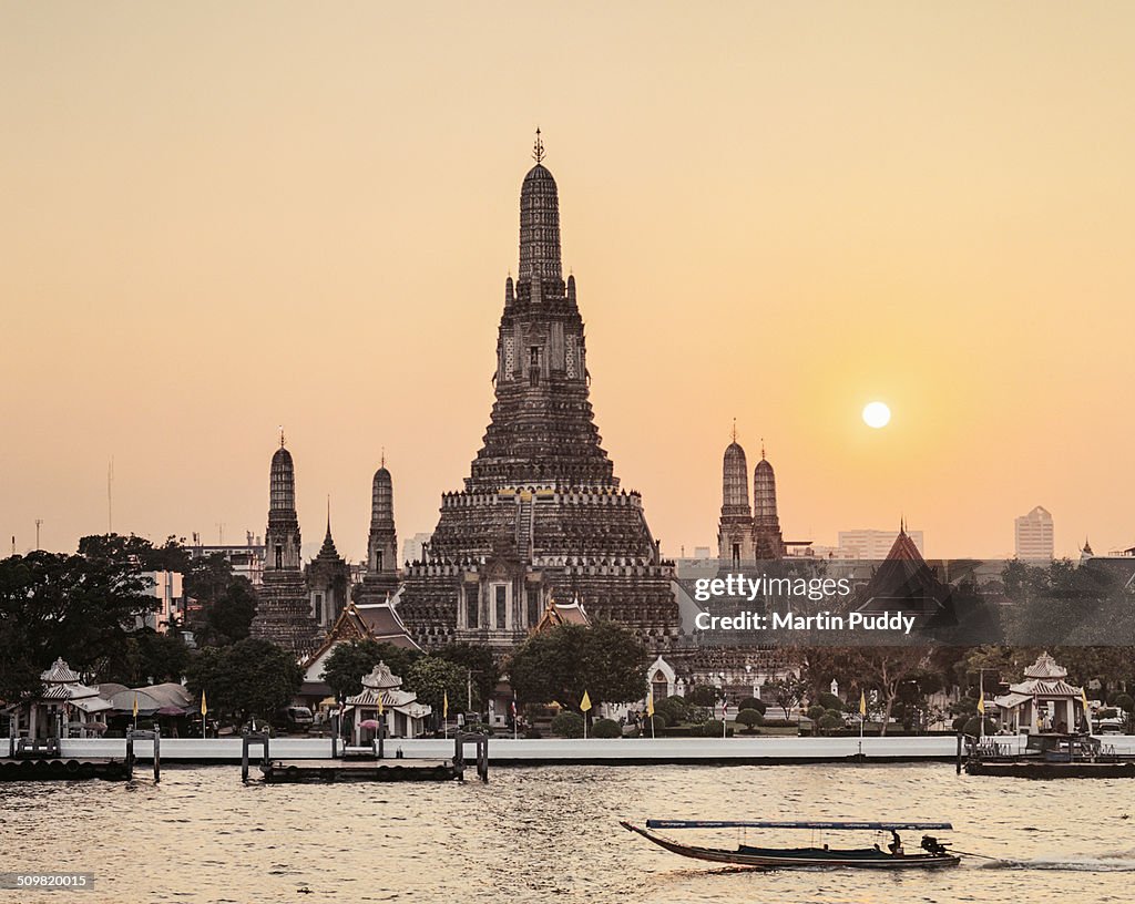 Bangkok, Wat Arun At Sunset