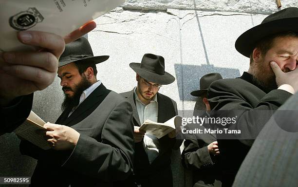 Hasidic Ritual Hasidic Grand Rebbe Photos and Premium High Res Pictures - Getty Images