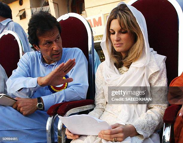 In this picture taken 16 September 2002, Jemima Khan wife of Pakistan's cricket legend turned politician Imran Khan, reads her prepared statement in...