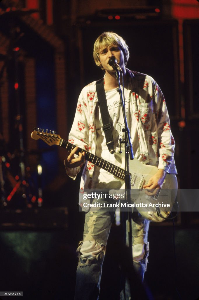 Kurt Cobain Performs At MTV Awards