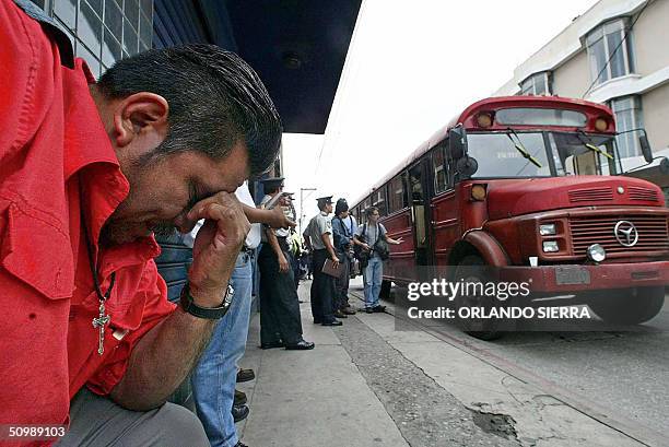 Dionisio Juarez, chofer de la unidad de pasajeros que cubria la ruta entre la Zona 18 y el centro historico de Ciudad de Guatemala, se congoja el 23...