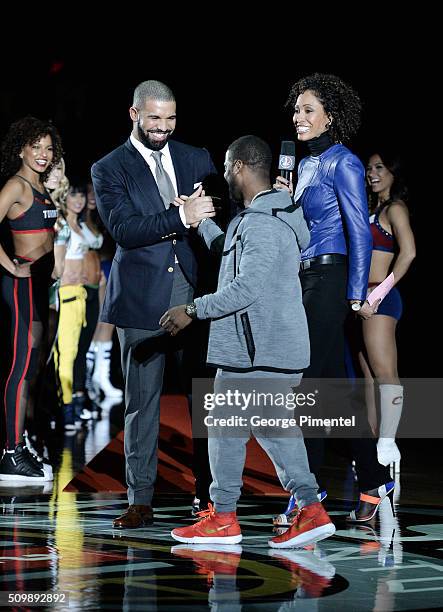 Drake Kevin Hart Photos And Premium High Res Pictures Getty Images Drake Kevin Hart Photos And Premium High Res Pictures Getty Images