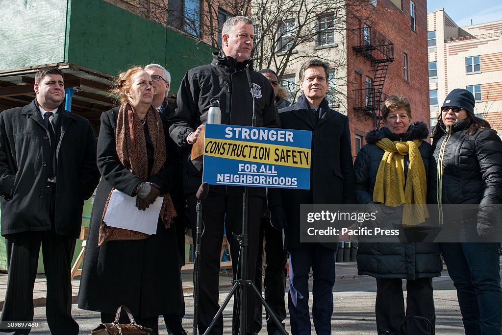 Mayor de Blasio speaks to the press at a briefing on East...