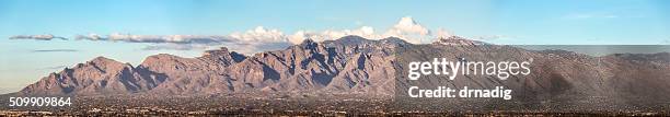 santa catalina mountains miniaturize the foothills below - arizona mountains stockfoto's en -beelden