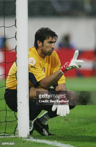 Gianluigi Buffon of Italy directs his defence during the UEFA Euro 2004 Group C match between Italy and Bulgaria on June 22, 2004 at the Estadio D....