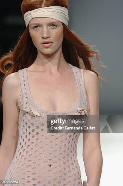 Model Cynthia Dicker walks the runway at the Patachou 2005 Spring/Summer collection during the Sao Paulo Fashion Week June 17, 2004 in Sao Paulo,...