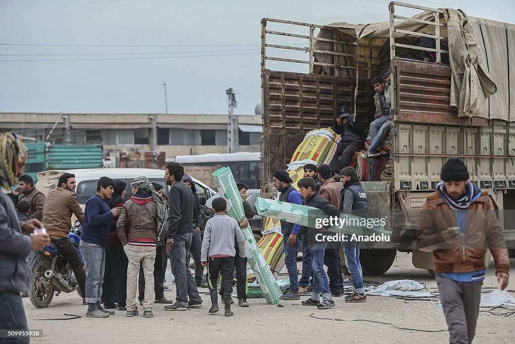 Syrians camp on Turkey-Syria border near Aleppo