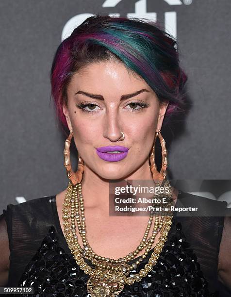 Neon Singer 1,525 Neon Hitch Photos & High Res Pictures - Getty Images