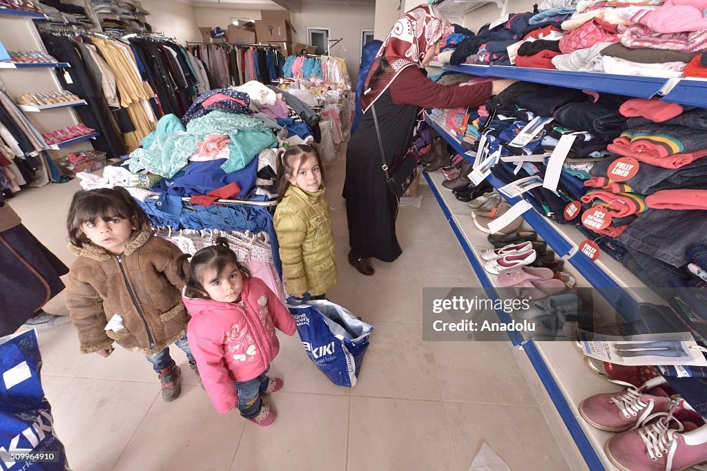 Sanliurfa Humanitarian Aid Platform provides clothing for Syrian children