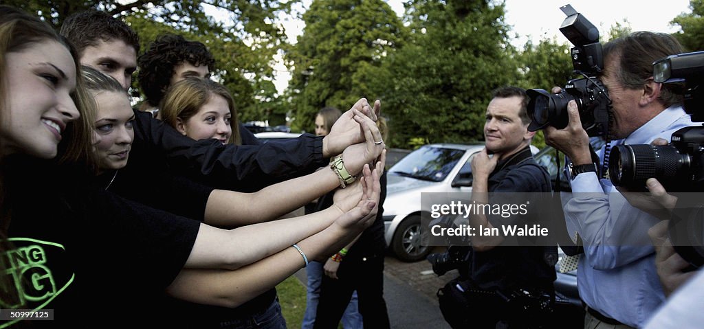 Young Britons Take Vow Of Abstinence