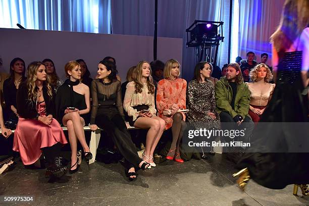 Sophie Curtis, Katherine McNamara, Julia Goldani Telles, Bridget McGarry, Zoe Kazan, Jena Malone, Ethan DeLorenzo, and Willow Shields watche the Jill...