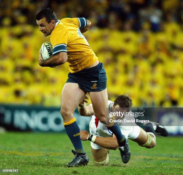 Joe Roff, the Australian fullback avoids a tackle from Simon Shaw ...