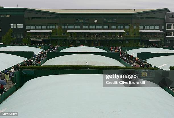 Rain delays the start of play on day 6 at the Wimbledon Lawn Tennis Championship on June 26, 2004 at the All England Lawn Tennis and Croquet Club in...