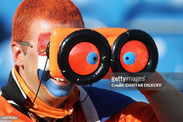 Dutch supporter waits for the beginning of the Euro 2004 quarter final match between Sweden and The Netherlands, 26 June 2004 at the Algarve stadium...
