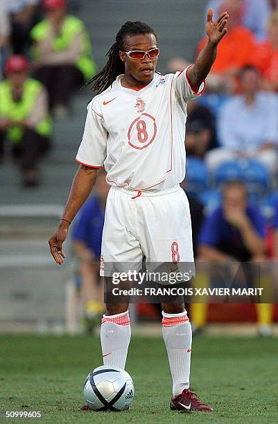 Dutch midfielder Edgar Davids gestures, 26 June 2004 at the Algarve stadium in Faro, during the Euro 2004 quarter final match between Sweden and The...