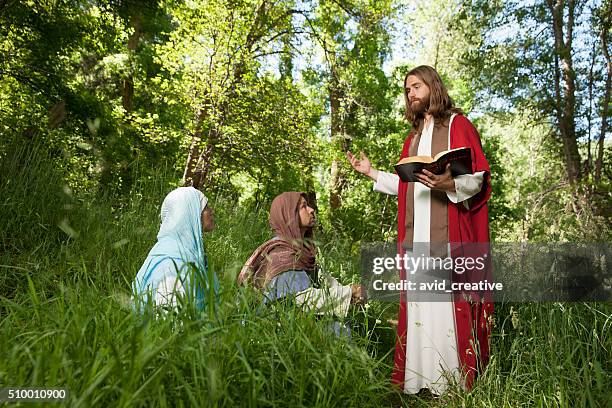 jesus teaching his followers from the scriptures - apostle stock pictures, royalty-free photos & images