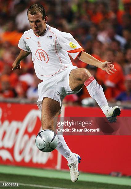 Arjen Robben of Holland controls the ball during the UEFA Euro 2004, Quarter Final match between Sweden and Holland at the Algarve Stadium on June...