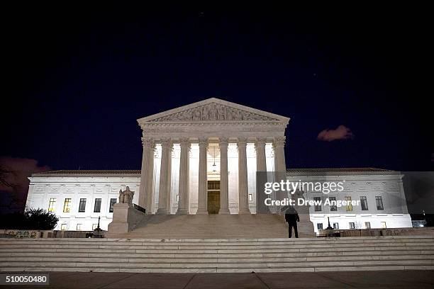 Supreme Court Police officer stands in front of the U.S. Supreme Court February 13, 2016 in Washington, DC. Supreme Court Justice Antonin Scalia was...