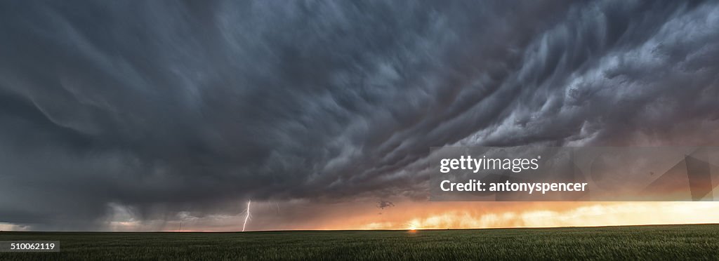 Supercell thunderstorm at sunset