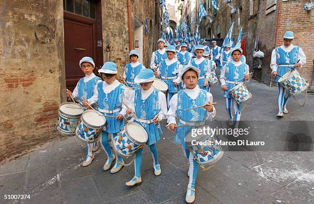 Drum player belonging to the Onda , one of the seventeen contrade, play during the Annual Festa Titolare, on June 28, 2004 in Siena, Italy. The...