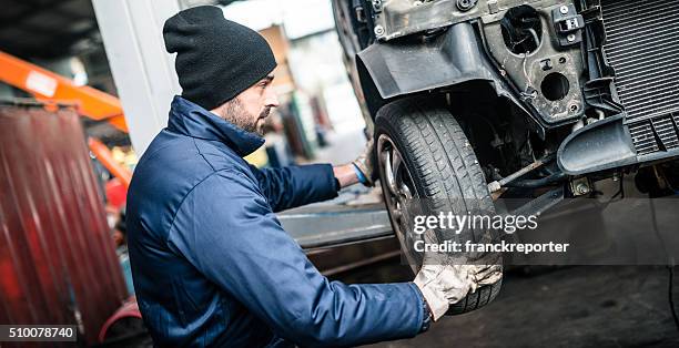 changing the tire - dismantling bildbanksfoton och bilder