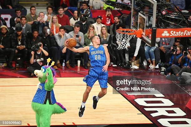 Aaron Gordon of the Orlando Magic attempts a dunk during the Verizon Slam Dunk Contest during State Farm All-Star Saturday Night as part of the 2016...