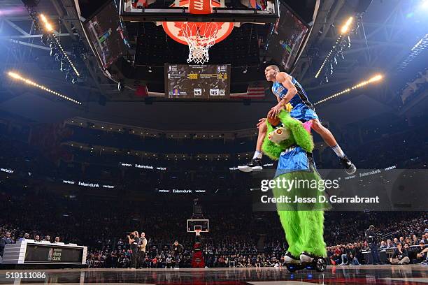 Aaron Gordon of the Orlando Magic goes up for the dunk during the Verizon Slam Dunk Contest as part of the 2016 NBA All Star Weekend on February 13,...