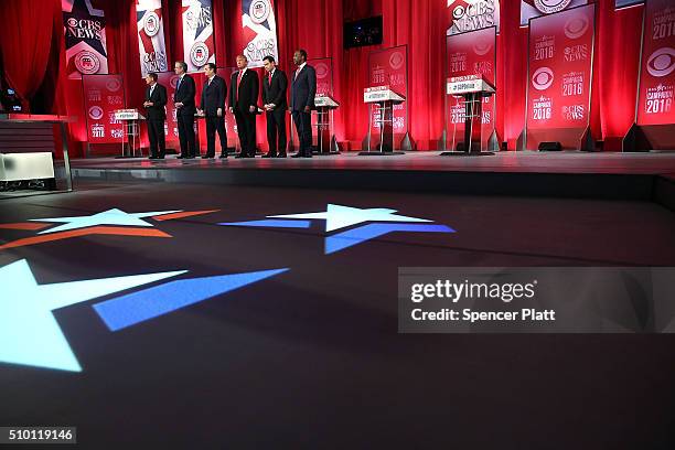 Republican presidential candidates Ohio Governor John Kasich, Jeb Bush, Sen. Ted Cruz , Donald Trump, Sen. Marco Rubio and Ben Carson stand on stage...