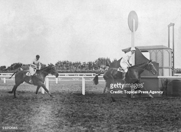 Ally Sloper', ridden by Jack Anthony, wins the Grand National at Aintree, 1915.