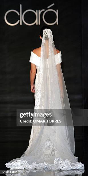 Model displays a wedding dress by Spanish designer Rosa Clara, as part of a show of Spanish designers in Mexico City, 30 June 2004. AFP PHOTO/ Omar...