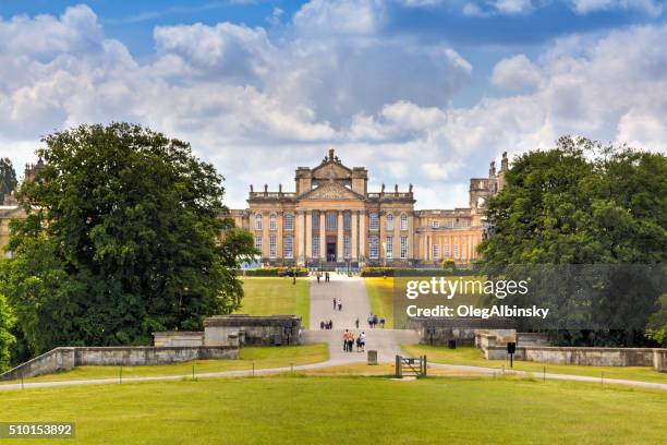 palácio de blenheim, woodstock, oxfordshire, inglaterra, reino unido. - palácio de blenheim - fotografias e filmes do acervo