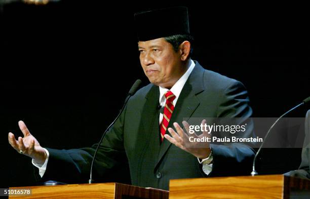 Indonesian Presidential candidate Susilo Bambang Yudhoyono speaks during a presidential debate July 1, 2004 in Jakarta, Indonesia. The debate, the...