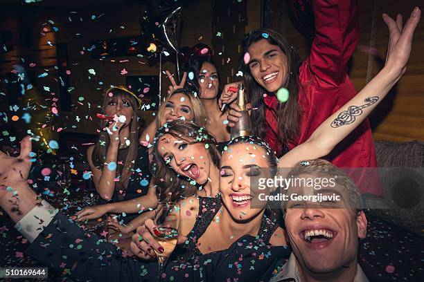 パーティー好きの人々 - crazy party ストックフォトと画像