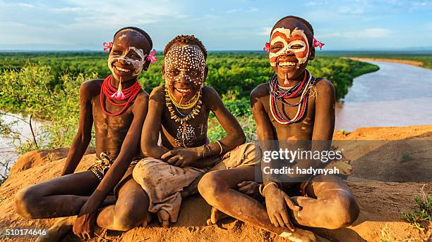 young boys from karo tribe, ethiopia, africa - ethiopische etniciteit stockfoto's en -beelden