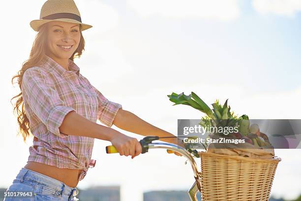 dinner is going to be really healthy - star fruit stockfoto's en -beelden