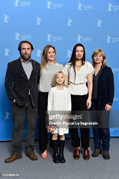 Actors Bjarne Maedel, Julia Jentsch, Emilia Pieske, director Anne Zohra Berrached and actress Johanna Gastdorf attend the '24 Wochen' photo call...